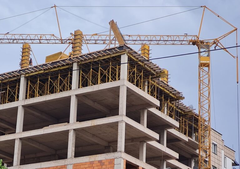 зграда во градба