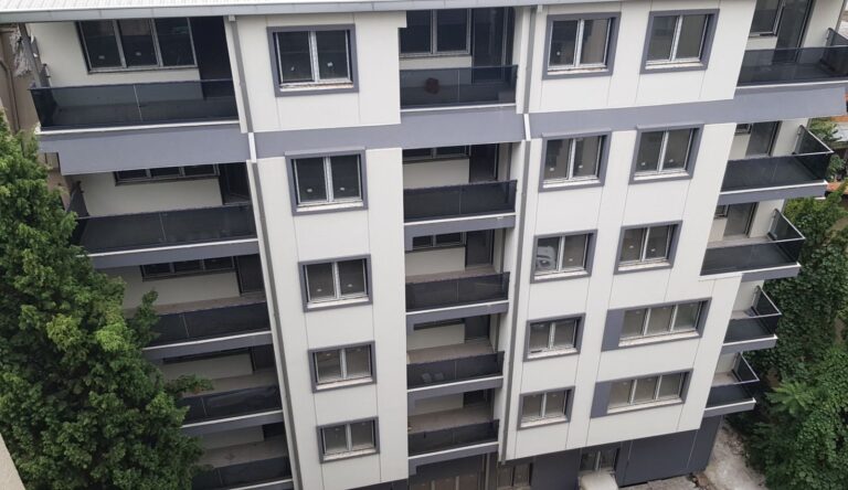 Зграда во Скопје